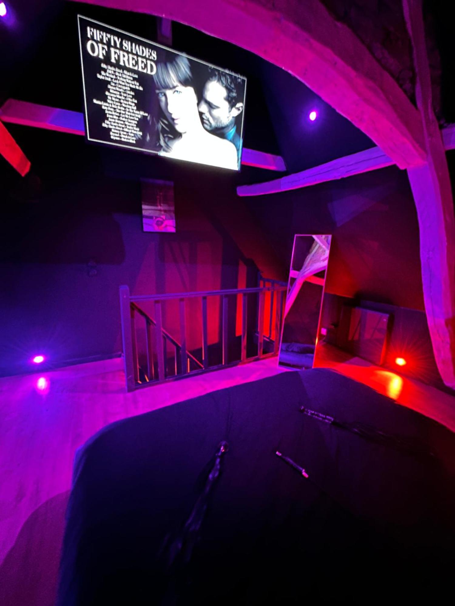 Loveroom De Luxe - Theme 50 Nuances De Grey Maison Privative Spa Insolite Douchy-les-Mines Dış mekan fotoğraf