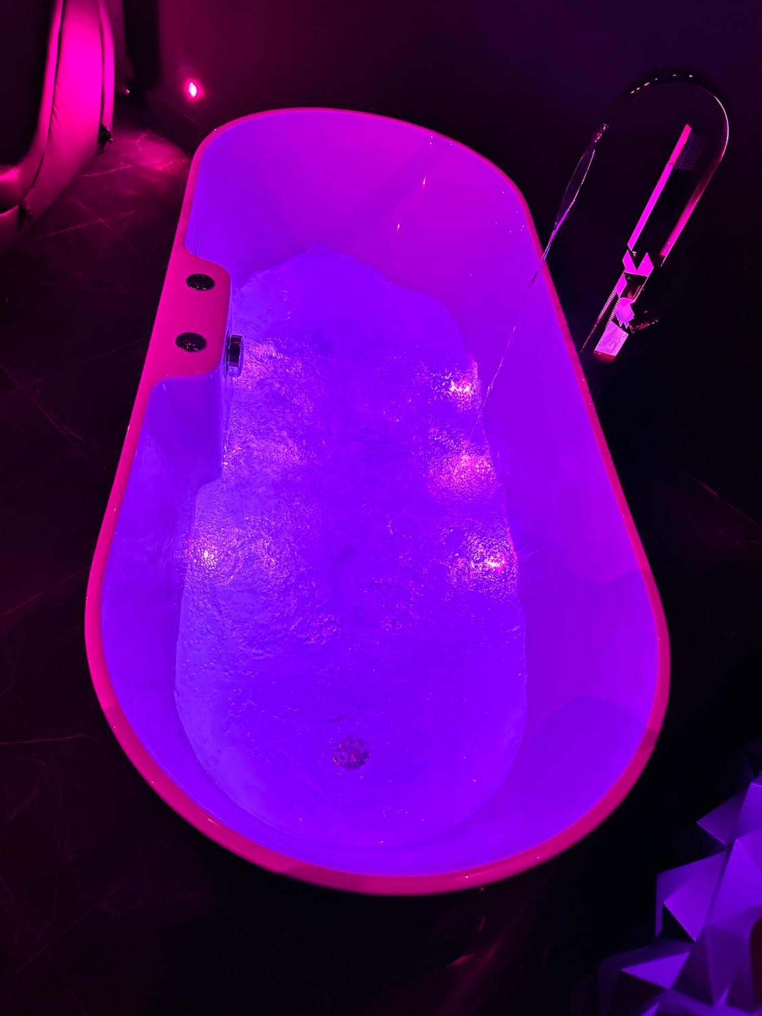 Loveroom De Luxe - Theme 50 Nuances De Grey Maison Privative Spa Insolite Douchy-les-Mines Dış mekan fotoğraf